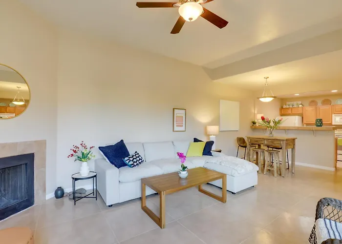 Townhome: 11 Mi To Dtwn - Long-term Stays! Holiday home