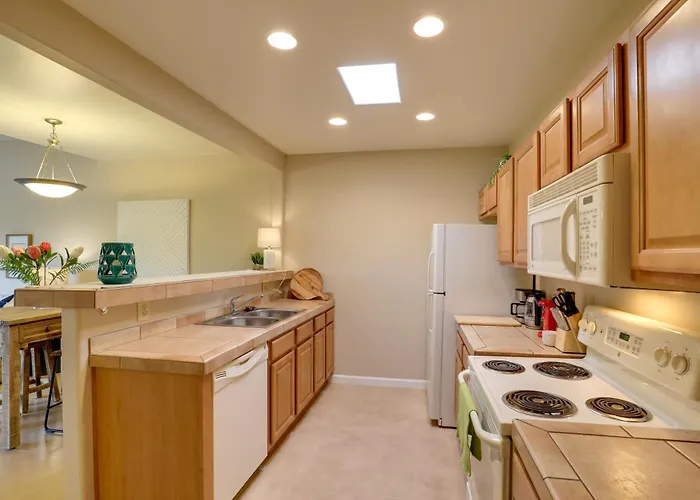 Townhome: 11 Mi To Dtwn - Long-term Stays! Holiday home *