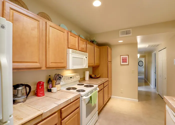 Holiday home Townhome: 11 Mi To Dtwn - Long-term Stays!