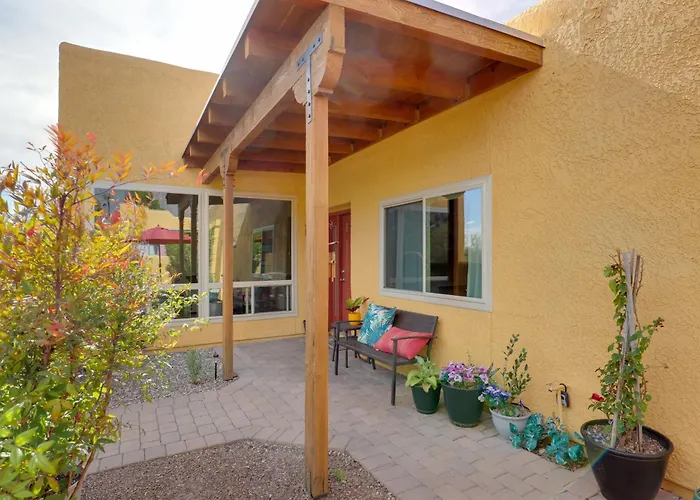 Townhome: 11 Mi To Dtwn - Long-term Stays! Holiday home Tucson