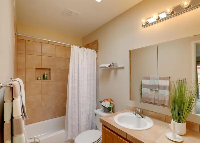 Holiday home Townhome: 11 Mi To Dtwn - Long-term Stays! Tucson