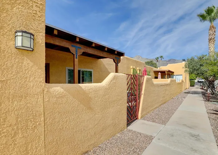 Holiday home Townhome: 11 Mi To Dtwn - Long-term Stays! *