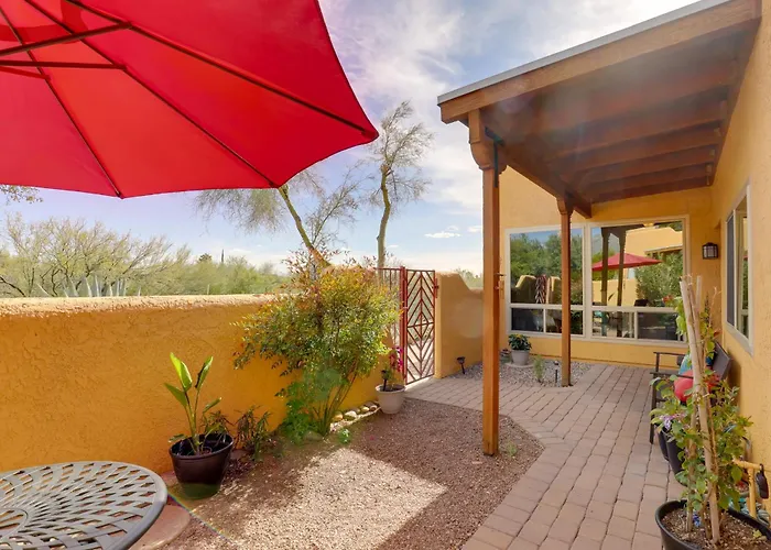 Holiday home Townhome: 11 Mi To Dtwn - Long-term Stays! Tucson