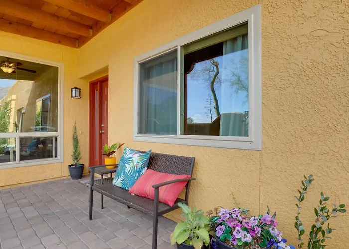 Holiday home Townhome: 11 Mi To Dtwn - Long-term Stays!