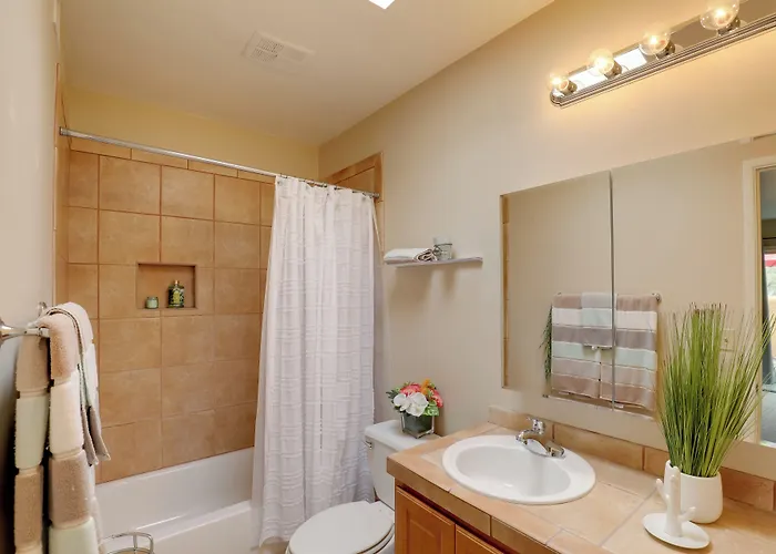 Holiday home Townhome: 11 Mi To Dtwn - Long-term Stays! Tucson