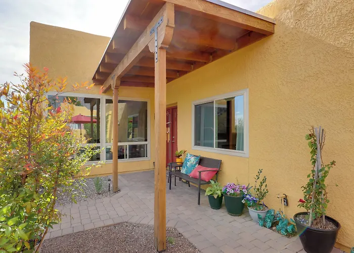 Townhome: 11 Mi To Dtwn - Long-term Stays! Holiday home Tucson
