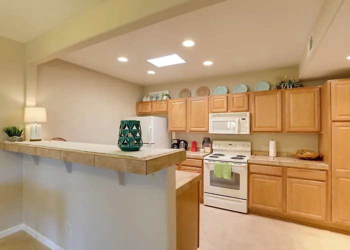 Townhome: 11 Mi To Dtwn - Long-term Stays!