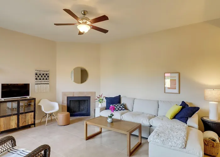 Holiday home Townhome: 11 Mi To Dtwn - Long-term Stays! *